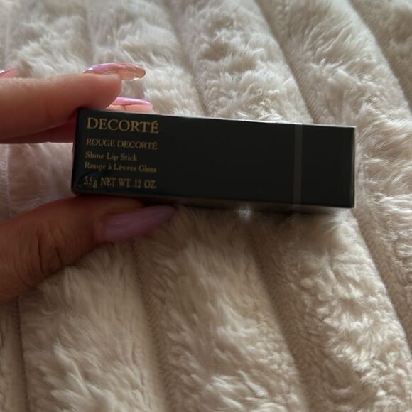 NEW Decorte ROUGE DECORTÉ Shine Lipstick in 01 Signature Red - Picture 2 of 3